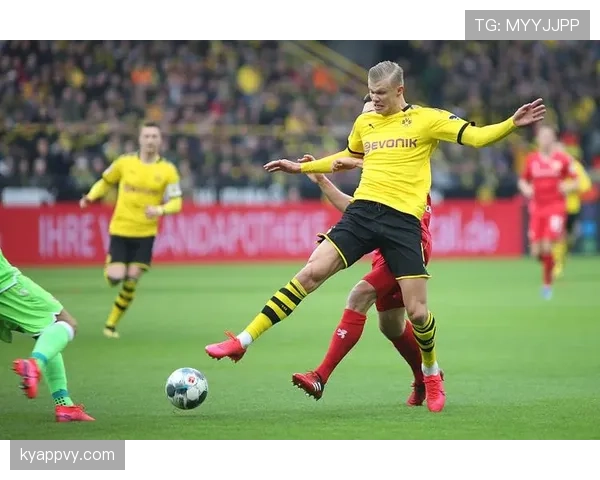 哈兰德如何从天赋中锋蜕变为终结机器：进攻体系适配与能力进化路径解析