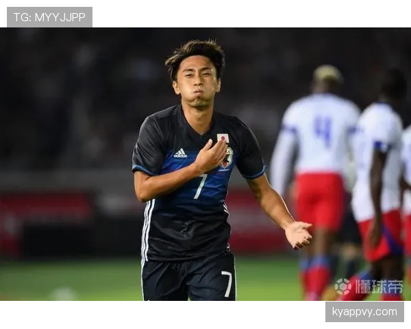 香川真司本赛季更频繁直塞撕开防线,中场组织作用显著提升 香川真司本赛季更频繁直塞撕开防线,中场组织作用显著提升